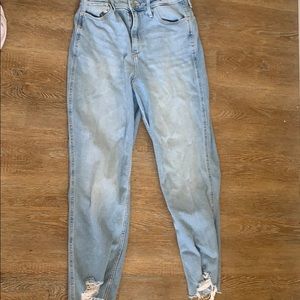 Hollister Curvy Ultra High-Rise Mom jeans